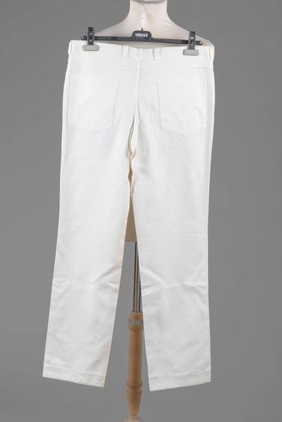 HERMES 
Pantalon blanc en toile de coton
Taille...