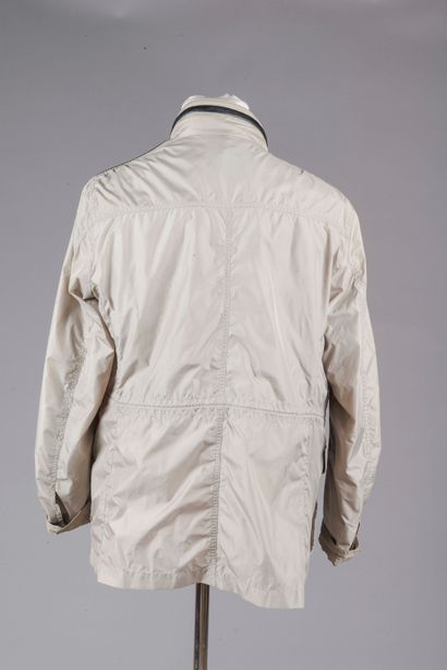 Lot comprenant : 
- CERRUTI 1881, Veste imperméable...