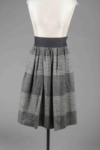 VALENTINO Miss V, vers 1980 
Jupe longue...