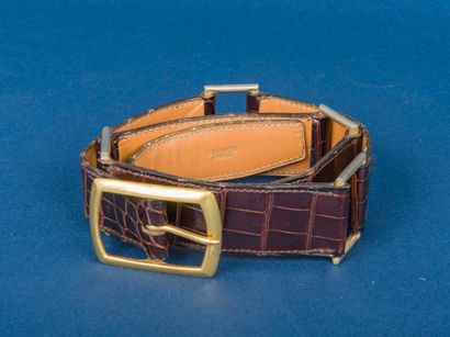 HERMES Paris 
Ceinture en crocodile brun...