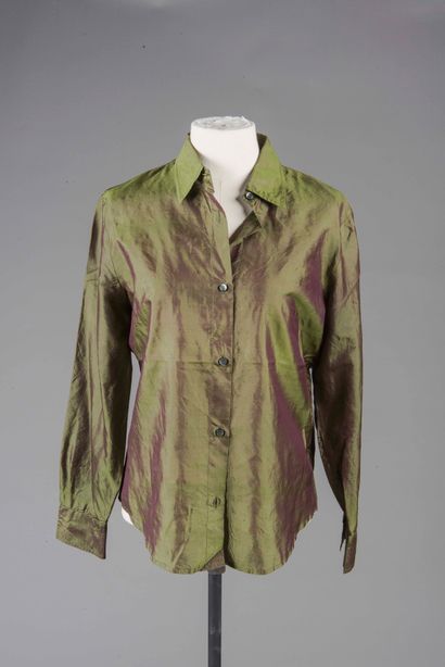 ETRO 
Chemise en soie irisée verte kaki 
Taille...