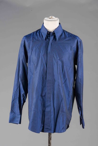 Lot de trois chemises comprenant : 
- ARMANI,...