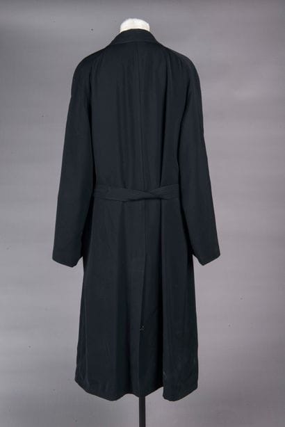 GIORGIO ARMANI 
Trench en synthétique noir...