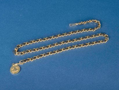 CHANEL Paris 1982 
Ceinture formée de maillons...