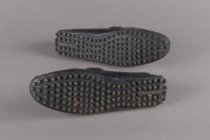 LOUIS VUITTON 
Mocassins de conduite en cuir...