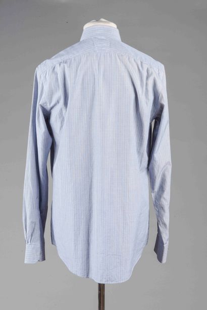 Lot de trois chemises comprenant :
- HERMES,...