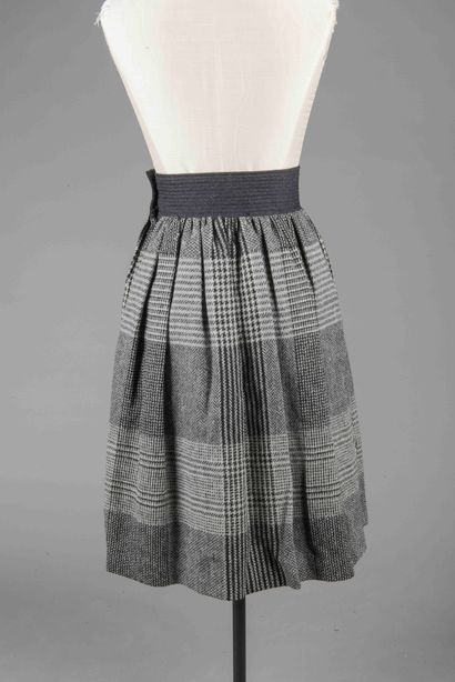 VALENTINO Miss V, vers 1980 
Jupe longue...