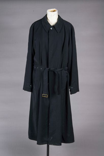GIORGIO ARMANI 
Trench en synthétique noir...