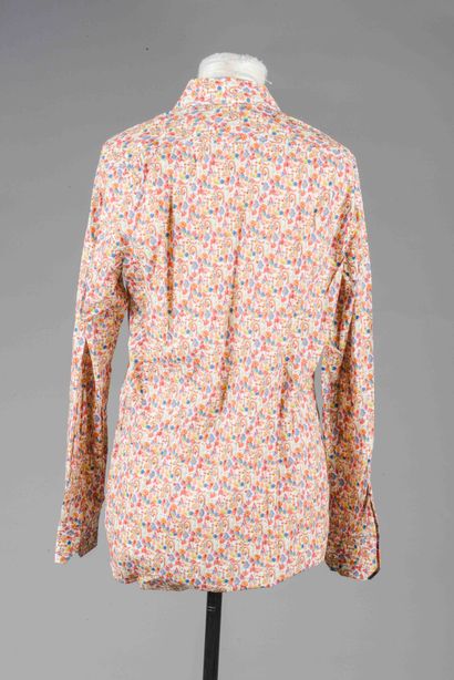 Lot de trois chemises comprenant : 
- LEONARD,...
