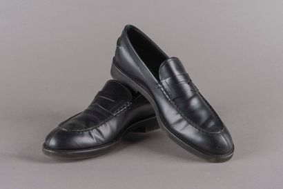 TOD'S 
Paire de mocassins en cuir. 
Taille...