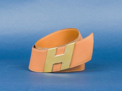 HERMES Paris 
Ceinture en cuir fauve, boucle...