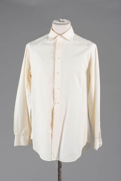 Lot de trois chemises comprenant : 
- ARMANI,...