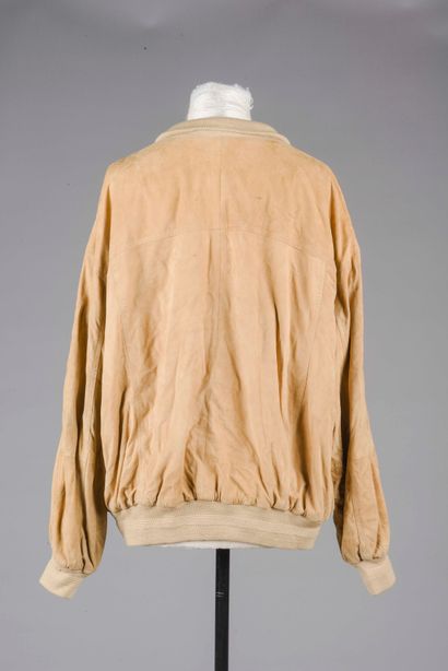 Lot de deux vestes en daim. 
Taille : 54...