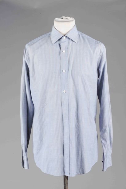 Lot de trois chemises comprenant :
- HERMES,...