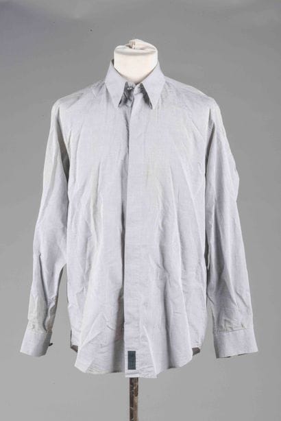 Lot de trois chemises comprenant : 
- ARMANI,...
