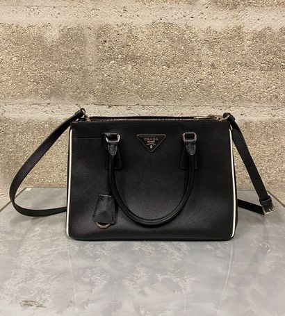 PRADA
Sac à main « Galleria » en cuir saffiano...