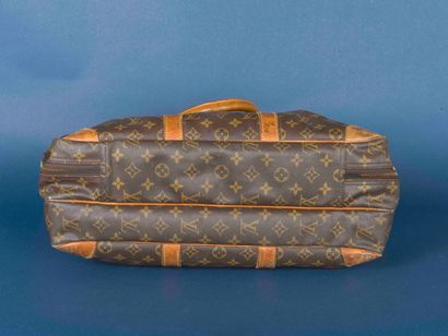 Louis VUITTON 
Sac 24 heures en toile Monogram....