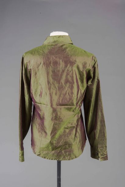 ETRO 
Chemise en soie irisée verte kaki 
Taille...