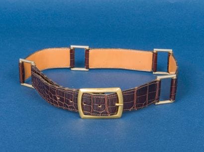HERMES Paris 
Ceinture en crocodile brun...