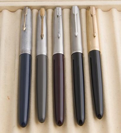 Lot de 5 stylos plume PARKER 51, 1 modèle...