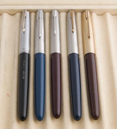 Lot de 5 Stylos plume PARKER 51, 2 modèles...