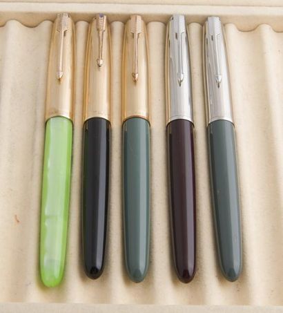 Lot de 5 stylos plume PARKER 51, 1 vacumatic...