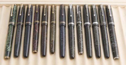 Lot comprenant 13 stylos PARKER vacumatic...