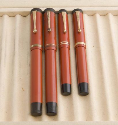 Lot de 4 stylos plume PARKER Duofold 2 oversize...
