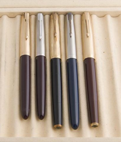 Lot de 5 stylos plume PARKER 51, deux demi...