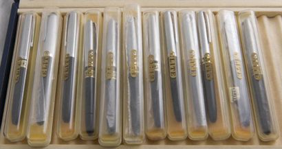 Ensemble de divers stylos dont 39 stylos...