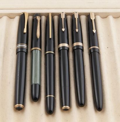 Lot de 7 stylos plume comprenant: 2 PARKER...