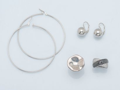 Silver lot (800 ‰) comprising: 
- A pair...