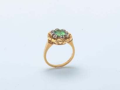 Bague fleur en or jaune 18 carats (750 ‰)...