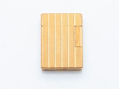 DUPONT
Gilded metal lighter with chased checkered...