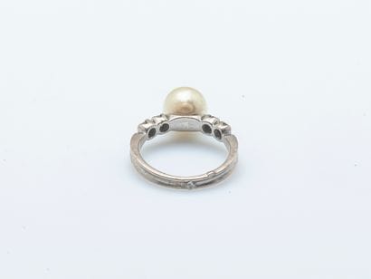Bague en or gris 18 carats (750 ‰) sertie...