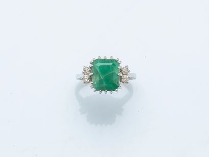Bague en or gris 14 carats (585 ‰) sertie...