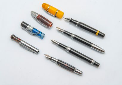 MONTEVERDE
Lot comprenant : 
-un stylo plume...