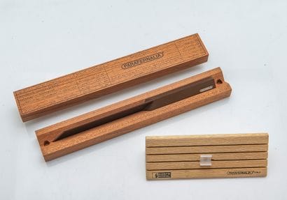 PARAFERNALIA
Lot de 32 stylos comprenant...