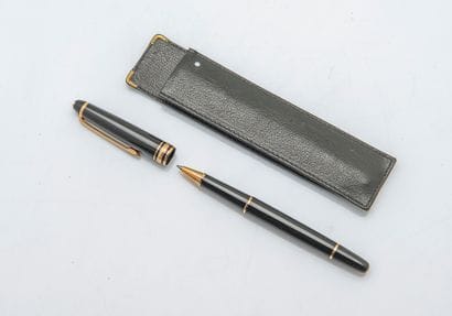 MONTBLANC
Stylo roller Meisterstuck en résine...