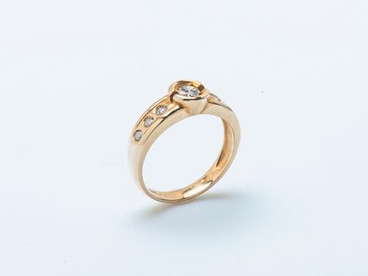Bague jonc en or jaune 14 carats (585 millièmes)...