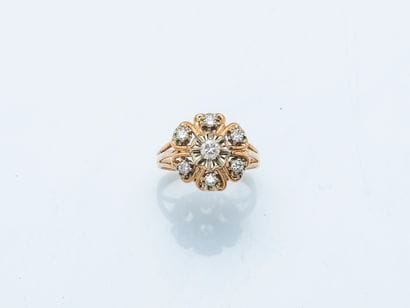 Bague fleur en or jaune 18 carats (750 millièmes)...