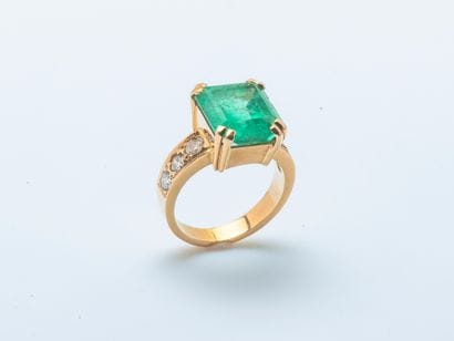 Bague en or jaune 18 carats (750 ‰) sertie...