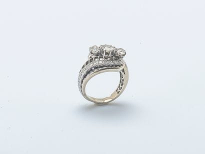 Bague dôme en or gris 18 carats (750 ‰) et...