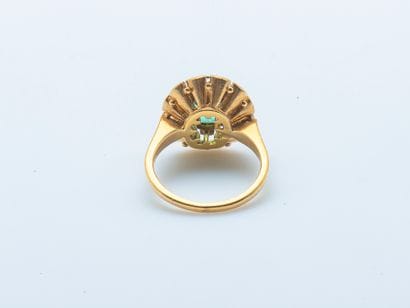 Bague fleur en or jaune 18 carats (750 ‰)...