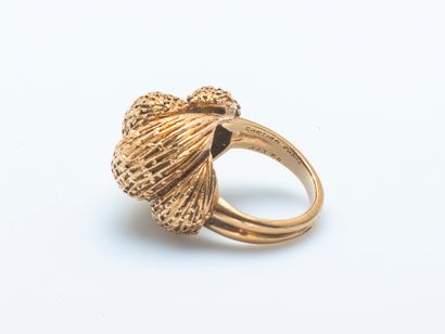 CARTIER Paris
Bague boule en or jaune 18...