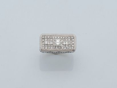 NON VENU
Bague en or gris 18 carats (750...