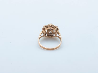 Bague fleur en or jaune 18 carats (750 millièmes)...