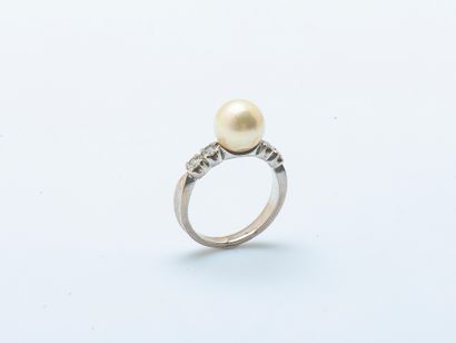 Bague en or gris 18 carats (750 ‰) sertie...