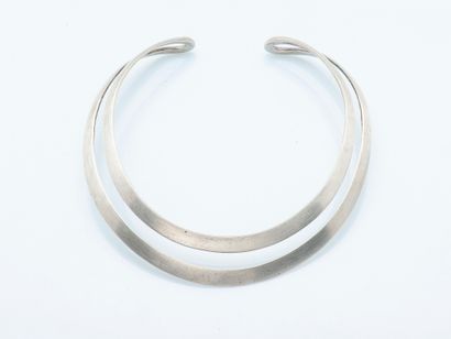 Silver torc necklace (925 ‰) forming two...