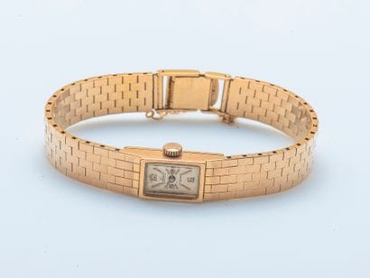 Bracelet montre de dame en or jaune 18 carats...